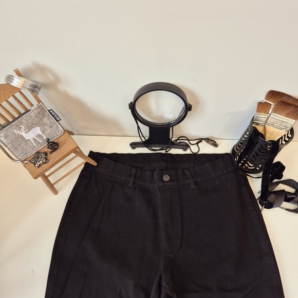 Uniqlo Black Plants - Picture 2 of 6